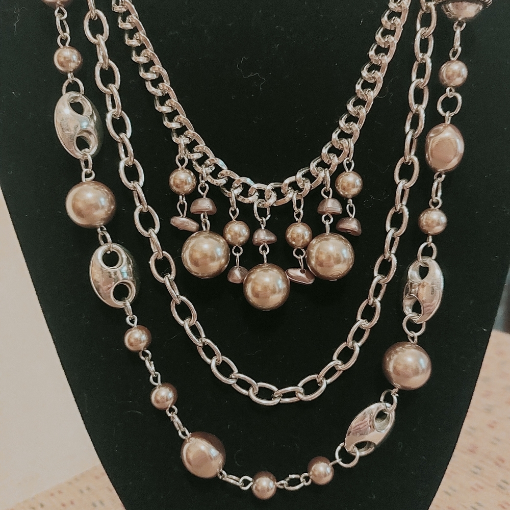Elegant Silvered Shimmer Women's Necklace